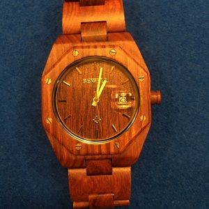 Men’s Wooden and Gold Watch!